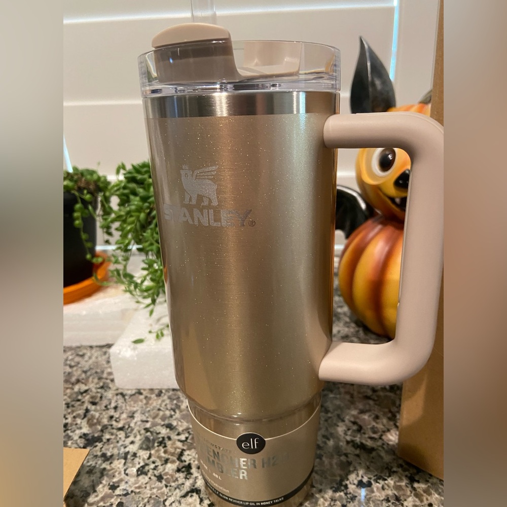 Stanley 40oz Glitter Gold NWT